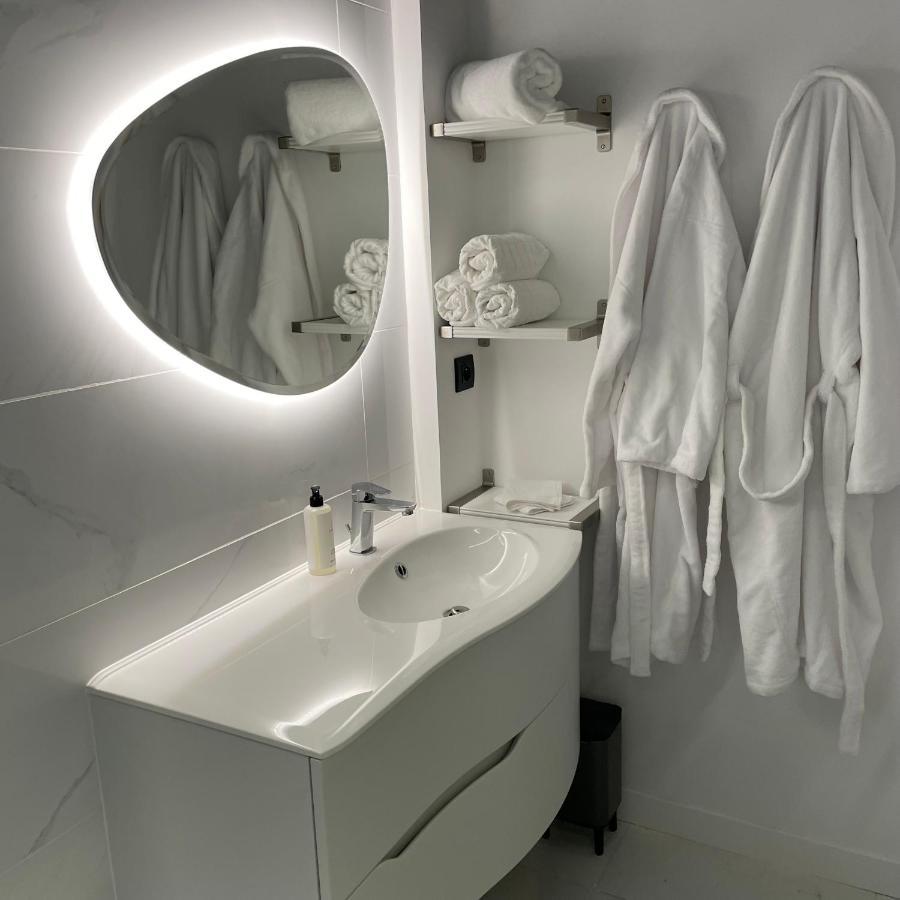 Le Sainte Jeanne Hotel Cormeilles-en-Vexin Екстериор снимка
