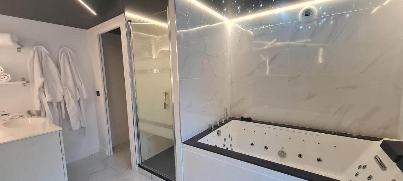 Le Sainte Jeanne Hotel Cormeilles-en-Vexin Екстериор снимка