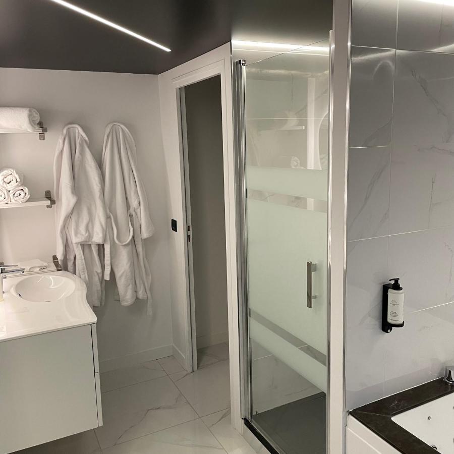 Le Sainte Jeanne Hotel Cormeilles-en-Vexin Екстериор снимка